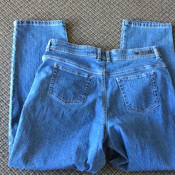 Gloria Vanderbilt women’s denim jeans. Size 16 short - Picture 2 of 6